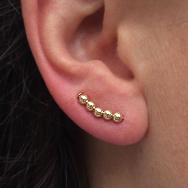 Grimpeurs d’oreilles de perles d’or simples, petite épingle de boucle d’oreille remplie d’or, chenille de balayage de manchette minimaliste, alternative de goujon, cadeau d’anniversaire de sœur de fille