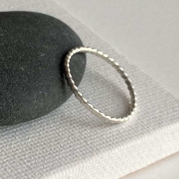 Super Skinny Twist Wire Hammered Sterling Silver Ring, Delicate Dainty Stacking, Simple Thin Wedding Band Alternative, Thumb Toe Midi, Maine