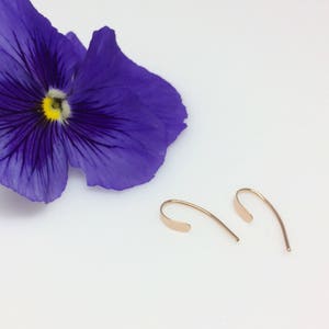 Tiny Rose Gold Comma Earring, Modern Minimalist Crescent Open Hoop, Writer Editor Teacher Gift, Girlfriend Wife Gift, Simple Unusual Jewelry zdjęcie 5