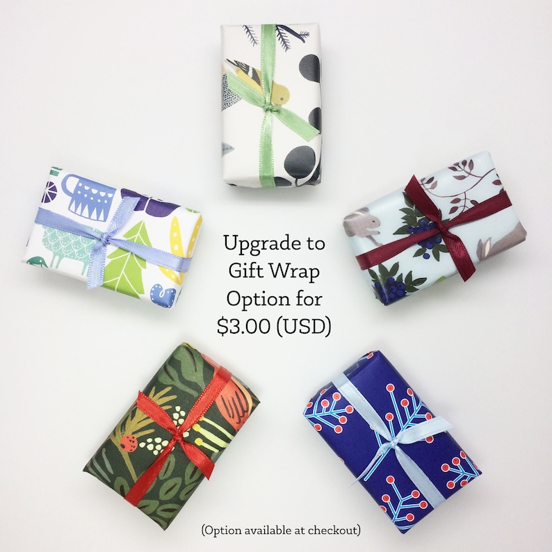Puede incluir: Cinco cajas de regalo envueltas en papel con diferentes patrones y con cintas azules, rojas y verdes. El texto de la imagen dice "Upgrade to Gift Wrap Option for $3.00 (USD)" y "(Option available at checkout)".