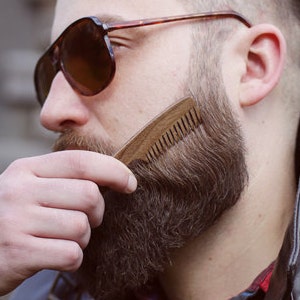 Cadeau pour hommes, peigne à barbe et à moustache en bois fait à la main image 1