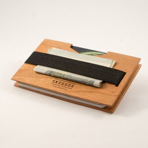 Cartera DE MADERA / clip de dinero / billetera minimalista / billetera delgada / billetera / billetera de madera de cerezo / billetera de regalo / billetera para hombre / regalo para hombres imagen 2