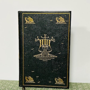 Mutiny On The Bounty by Nordhoff & Hall International Collectors Library 1960s