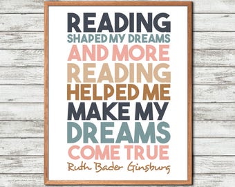 Muurdecoratie met leesthema, citaat van Ruth Bader Ginsburg, decoratie voor boekenliefhebbers, literaire kunst, leesinspiratie, digitale print