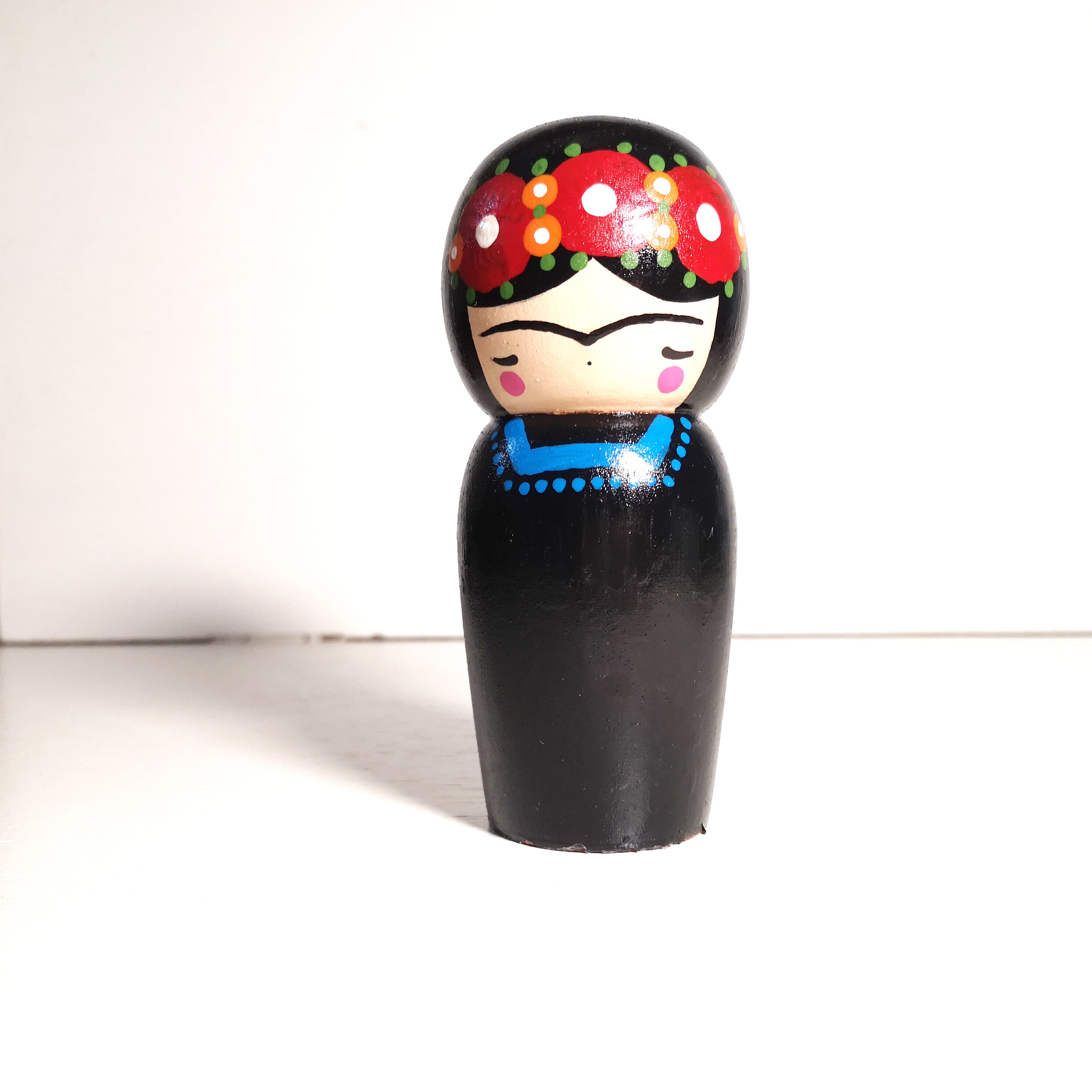 Frida kokeshi doll outlet