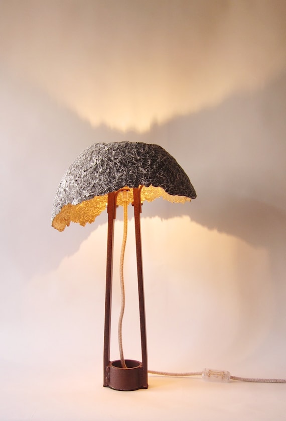 Auf der Strand Schreibtisch Lampe EIERSCHALE Pappmaché. Auf der Strand Schreibtisch Lampe EIERSCHALE Pappmaché.