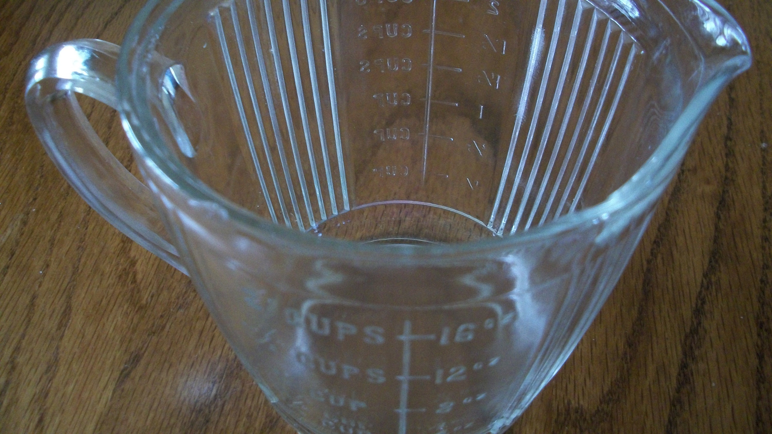 Vintage Aluminum 2 Cup Measuring Cup Embossed Marker Lines w/Pour Spouts