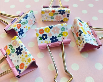 Flower binder clips; cute, pretty floral stationery. Fun coloured planner clips on a pink base