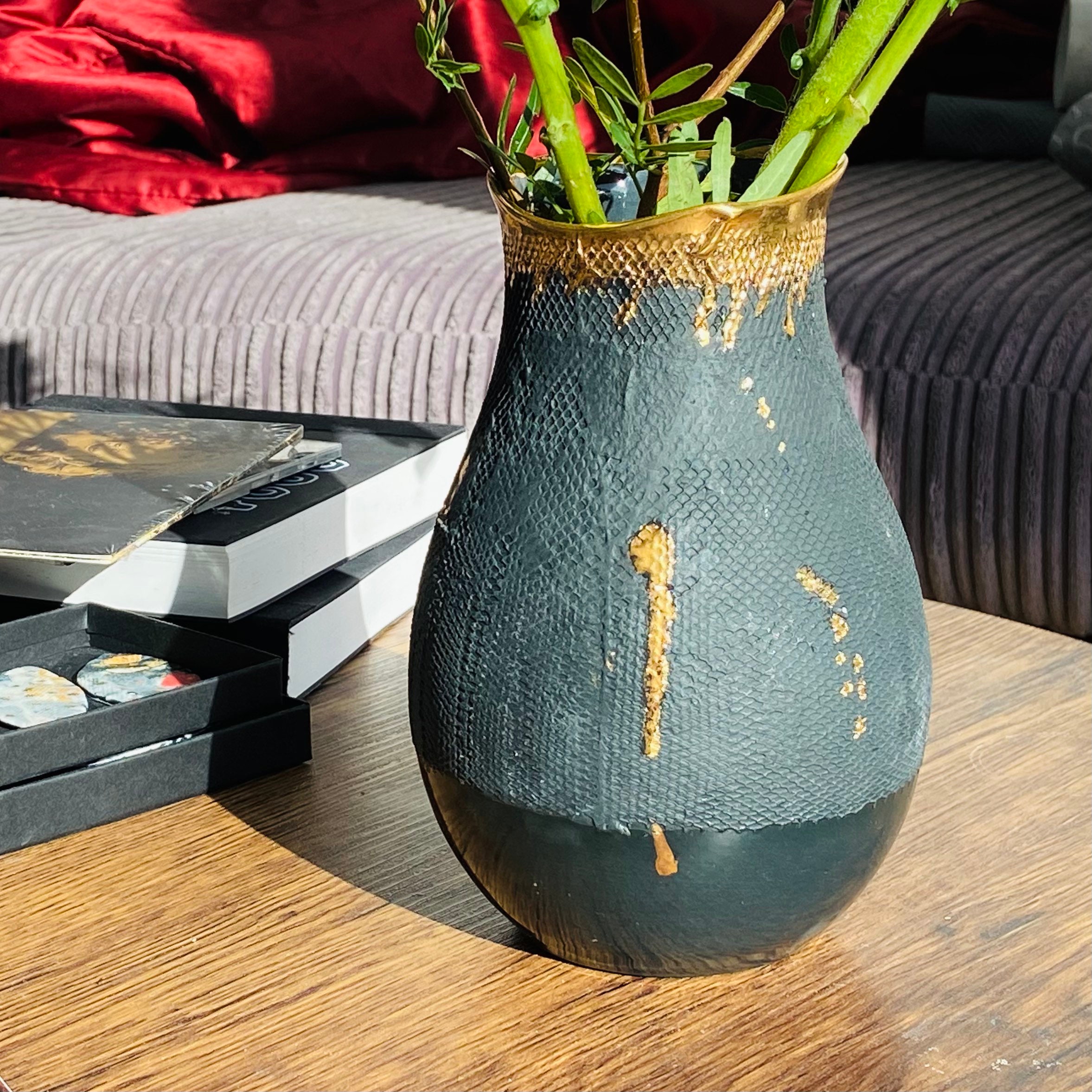 Black and gold speckled vase / pretty classic flower vase Etsy