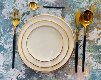 Shiny Gold Dinner / White Wedding Plates