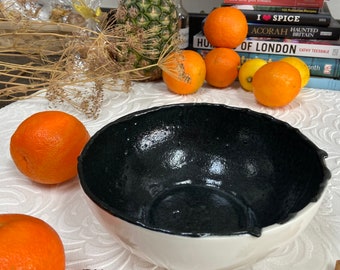 Fruit bowl / salad bowl / serving dish