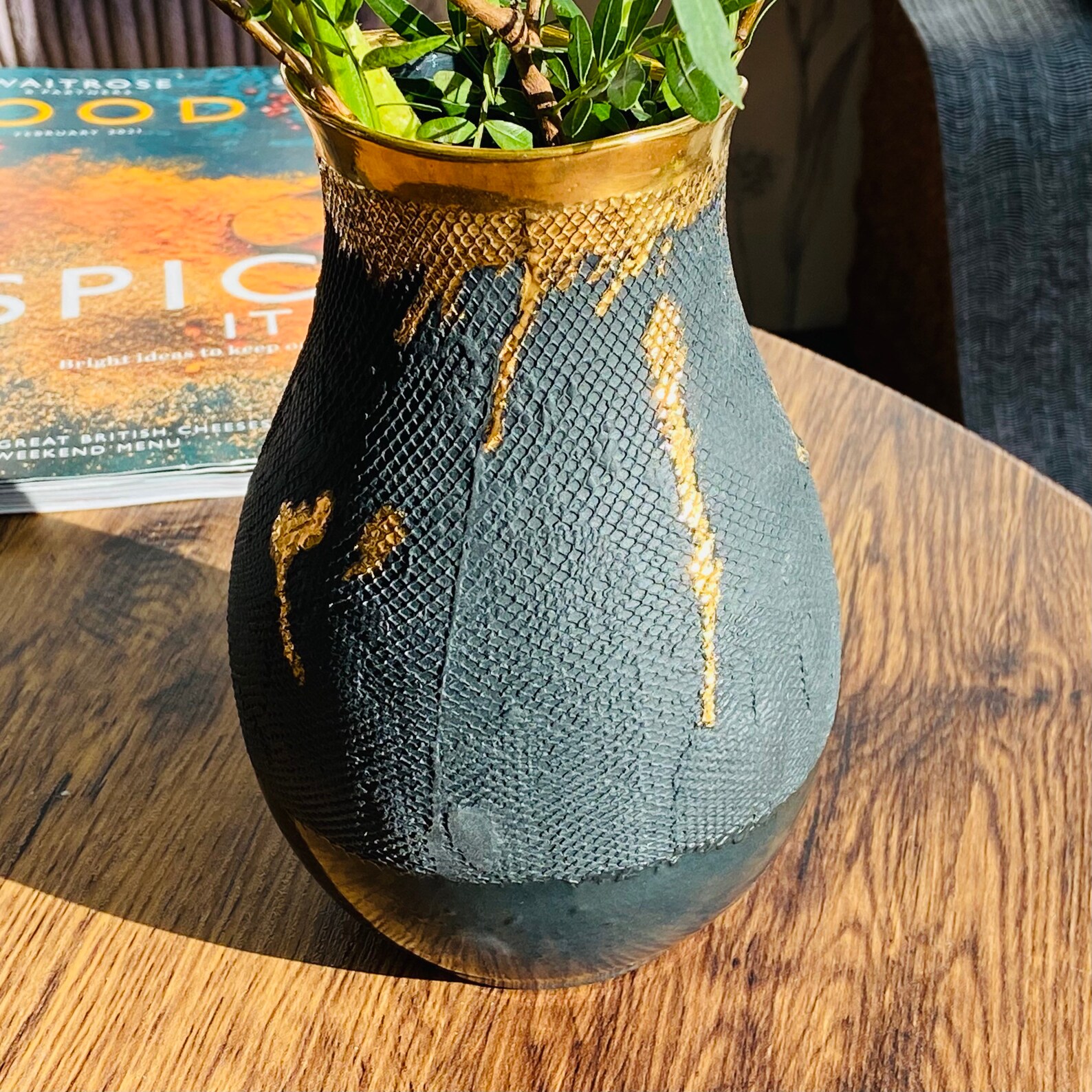 Black and gold speckled vase / pretty classic flower vase Etsy