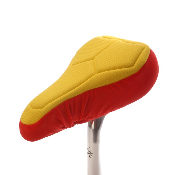 Housse de selle de vélo rembourrée rouge pour enfants en textiles respectueux de l’environnement. Mousse de haute technologie pour un maximum de soutien et de confort et une base résistante à l’eau