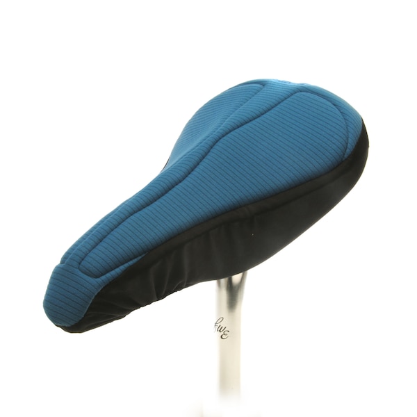 Housse de selle de vélo rembourrée bleue et noire avec des textiles respectueux de l'environnement. Mousse de haute technologie pour un soutien et un confort maximum. Coupe anatomique pour HOMMES