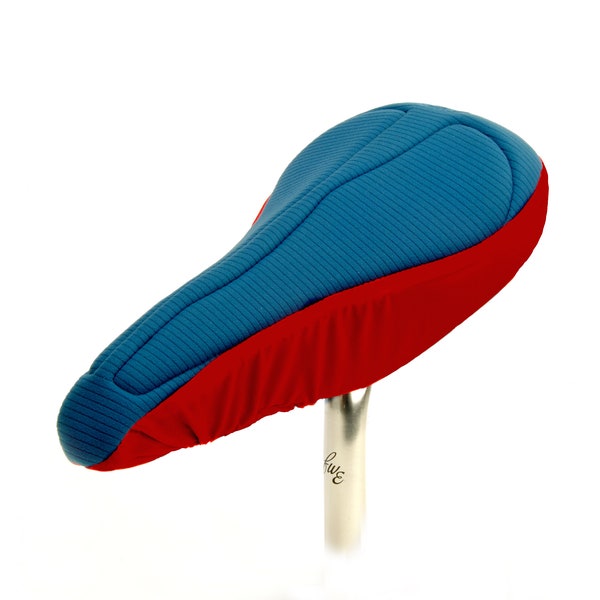 Housse de selle de vélo rembourrée bleue et rouge avec des textiles respectueux de l'environnement. Mousse de haute technologie pour un soutien et un confort maximum. Coupe anatomique pour HOMMES
