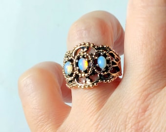 Vintage 18 KT Plated Gold Faux Opal Ring, Vintage Statement 18 K Elektro Plated Opal Ring, Coctail Ring, Size 7 Dainty Ring, Retro Opal Ring