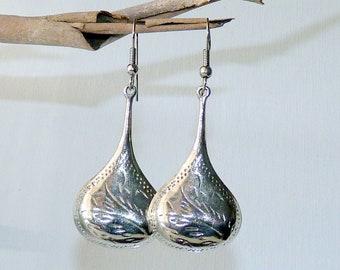 Large Sterling Silver Engraved Teardrop Earrings, Modernist Dangle Drop Earrings, Dangle Teardrop Pierced Earrings, Silver Droplet Earrings