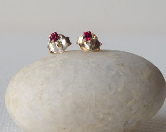 Vintage Sterling Silver Tiny Stud Earring, Cubic Zirconia Stud, Minimalistic Crystal Earring, Tiny Gem, Single Earring, Minimalist Jewelry
