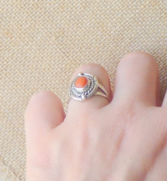 Vintage Sterling Silver Coral Ring, Red Genuine C… - image 4