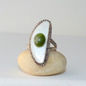 Sterling Silver Mother of Pearl Jade Ring Vintage Size 8 1/4  White Mother of Pearl Jewelry, 925 Southwestern Jade Ring, Old  Navajo Jewelry