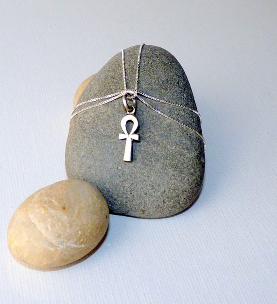 Sterling Silver Ankh Pendant and Chain Necklace 18