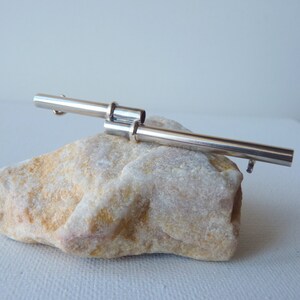 Broche vintage en argent sterling, broche simple 925, broche industrielle vintage, broche mod en argent cylindrique longue, bijoux européens 925, épingle des années 70