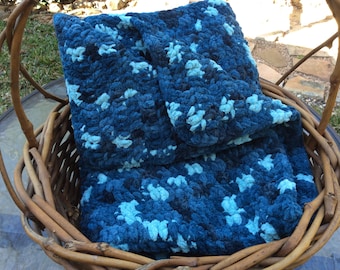 Crochet baby blanket - cozy, plush baby blanket to wrap your baby in softness!