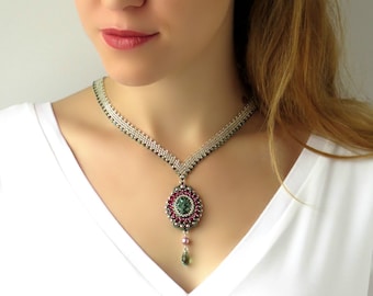 Groen en roze statement ketting met kralen, Swarovski-kristal en trouwketting parel