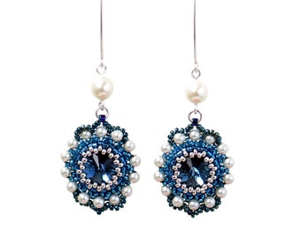 Boucles en fleurs, boucles cristal bleues