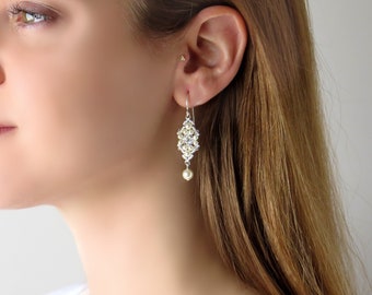 Boucles d'oreilles de mariage en cristal et perles, Boucles d'oreilles de mariée délicates et élégantes, Boucles d'oreilles formelles pour robe de mariée. boucles d'oreilles scintillantes pour la mariée