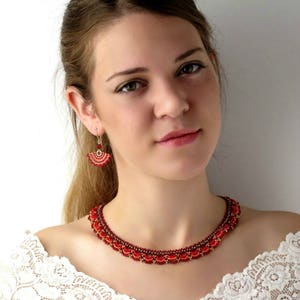 Conjunto de joias vermelhas, presente para mulheres, colar de contas vermelhas, colar vermelho chamativo e brincos de miçangas, colar de miçangas, brincos vermelhos pendurados