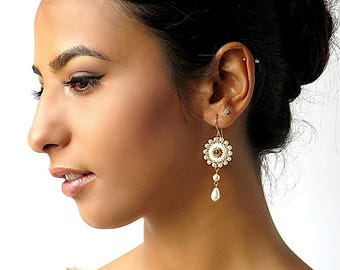 Pearl wedding beaded earrings for bride, Swarovski crystal & pearl drop earrings, Champagne bridal Handmade jewelry