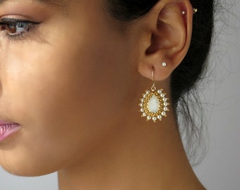 White opal crystal earrings, Gold and pearl bridal earrings, Swarovski teardrop earrings, Earrings for wedding day, Handmade beaded earrings
