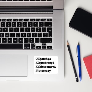 Vierkante sticker van oligarchie, kleptocratie, kakistocratie en plutocratie