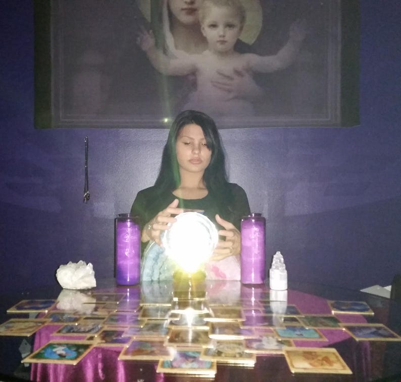 Psychic Amanda Doing a psychic reading for the same day psychic readings service