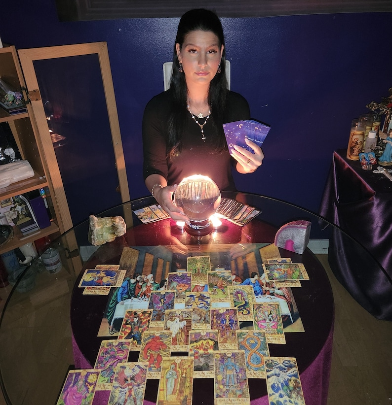 Psychic Amanda performing who is my soulmate reading