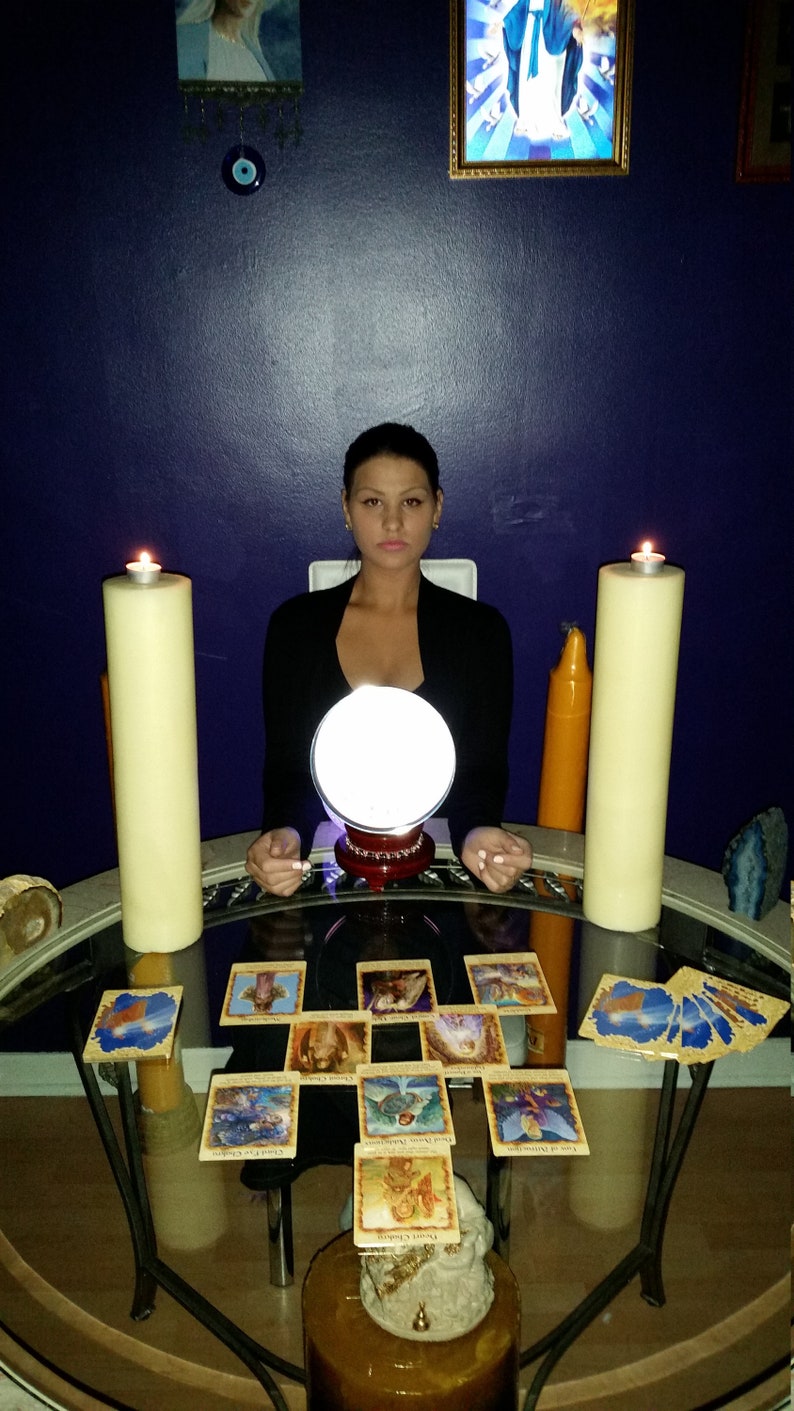 Psychic Amanda doing a general blind psychic reading