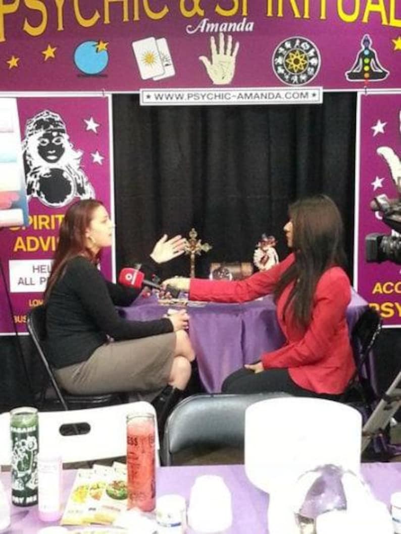 psychic amanda shuffling tarot cards