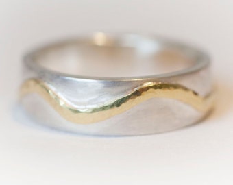 Anello ondulato, anello ondulato, anello strutturato in oro e argento, anello in oro martellato
