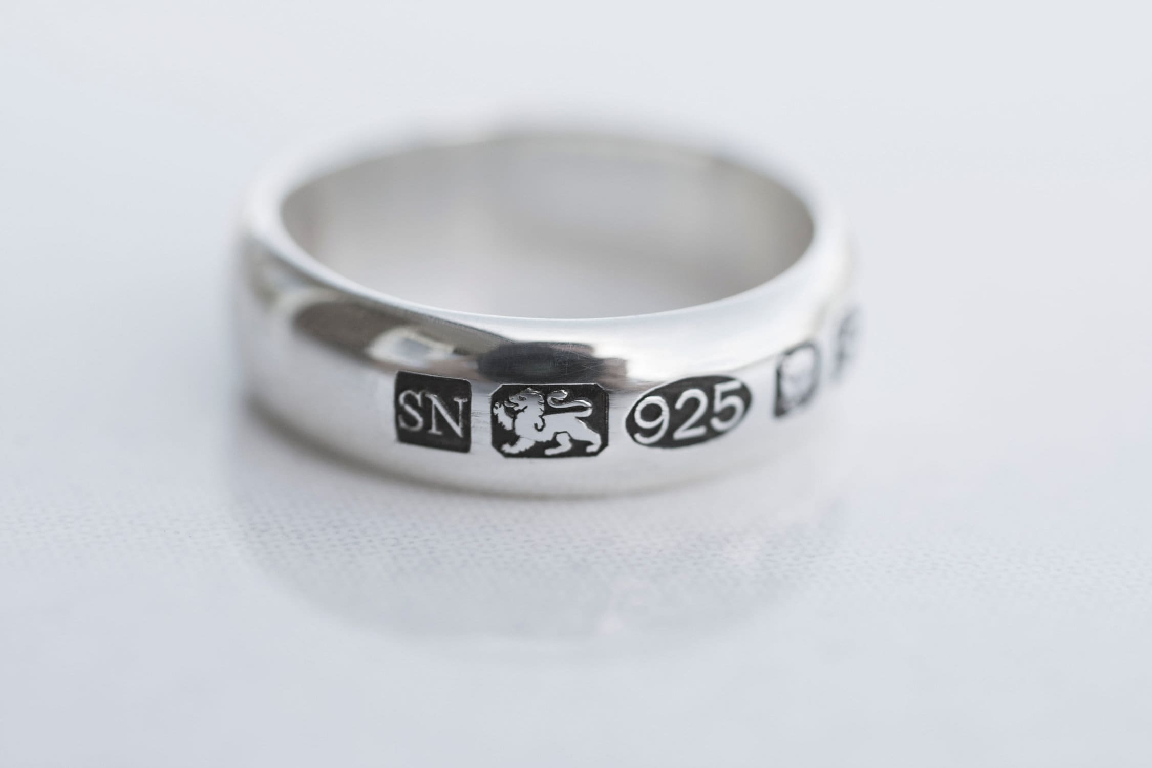 925 проба серебра хорошая или плохая. Клеймо кольца серебро ХДС 925. Клеймо серебра 925 пробы кольцо. Кольцо проба 925fs. Клеймо-925fs.