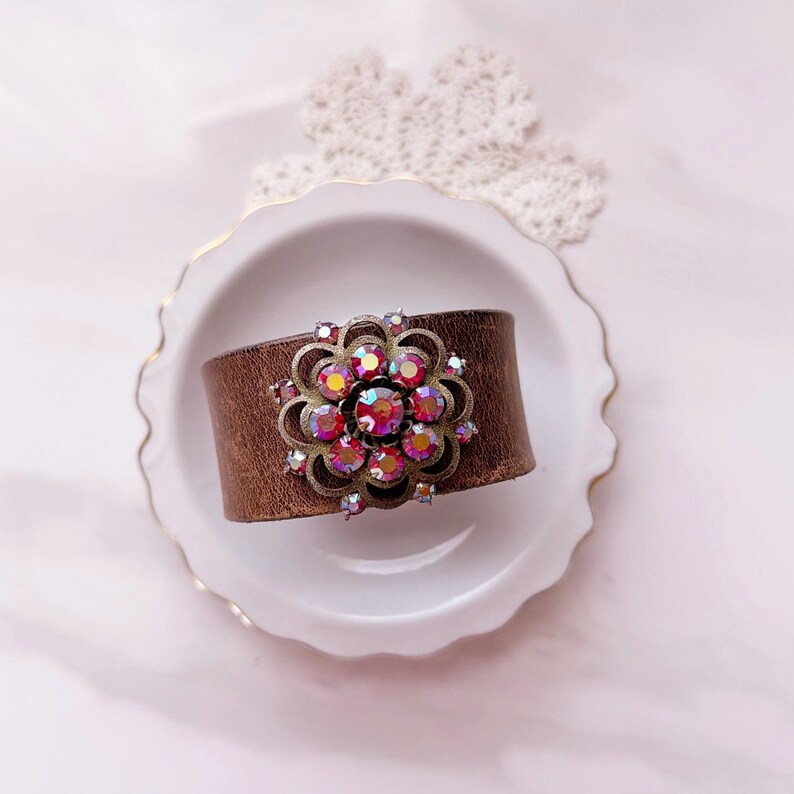 Leather Cuff, Handmade, Bracelet, Repurposed Brooch, Adjustable immagine 1