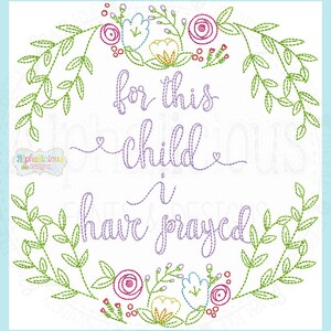 Puede incluir: Diseño de bordado morado con una corona de flores y el texto "for this child I have prayed".