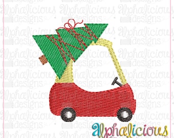 以下が含まれることがあります： 赤いおもちゃの車の上に緑のクリスマスツリーが乗っています。車は黄色のハンドルと黒い車輪を持っています。