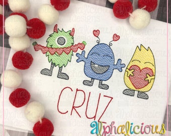 Op de afbeelding: Borduurwerk met drie cartoonmonsters met harten. De monsters zijn groen, blauw en geel. Het ontwerp bevat de naam "CRUZ" in rood.