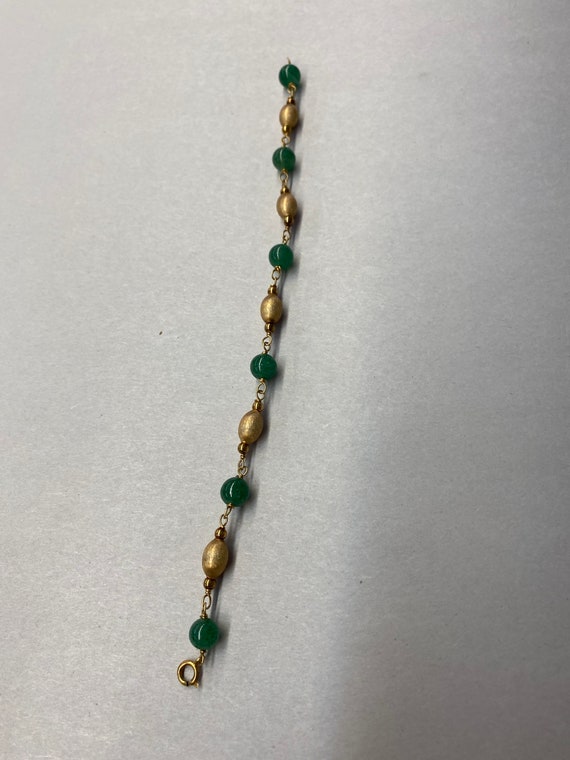 Apple jade and 14 carat beaded bracelet