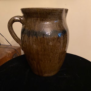 Georgia folkkonst keramikkanna av Chester Hewell