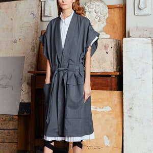 Gilet oversize / Gilet long / Gilet minimal / Gilet en laine / Gilet avant-gardiste / Vêtements grande taille / Vêtements de créateurs / Haut enveloppant / Gilet kimono image 1