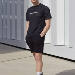 Schwarze Herren Jersey Shorts / Geschenk für Ihn / Minimalistischer Stil / Fleece Shorts aus Baumwolle Bild 2