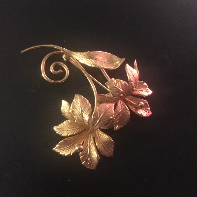 Gold 3D Heavily Detailed Flower Brooch Vintage Jewelry