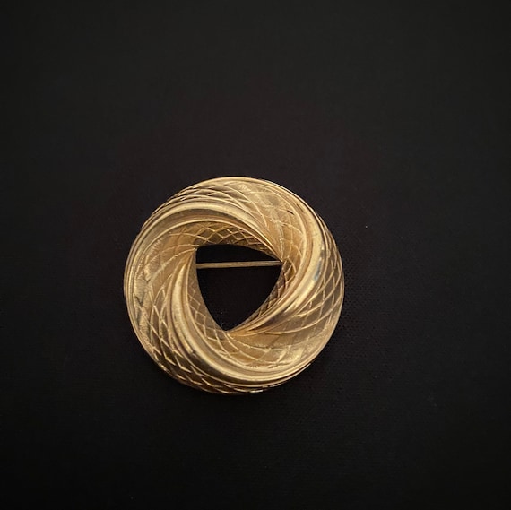 Henkel & Grosse (Dior Designer) 1964 Gold Brooch - image 1